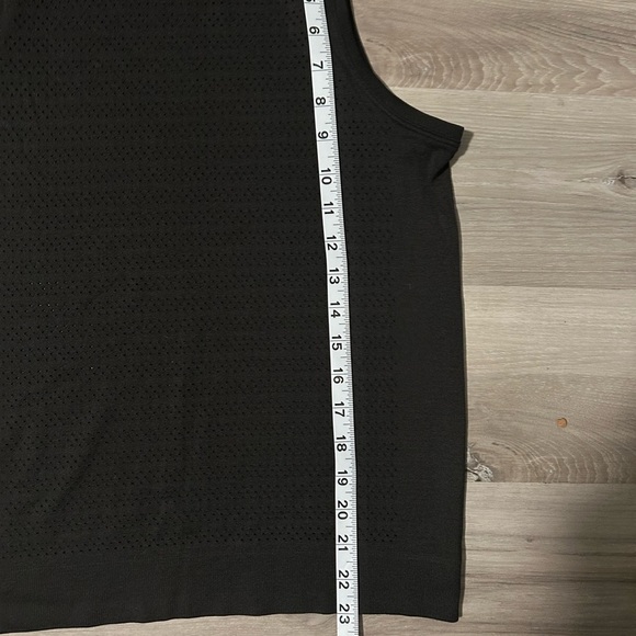Lululemon Athletica Black Muscle Tee Classic Style - Picture 4 of 5